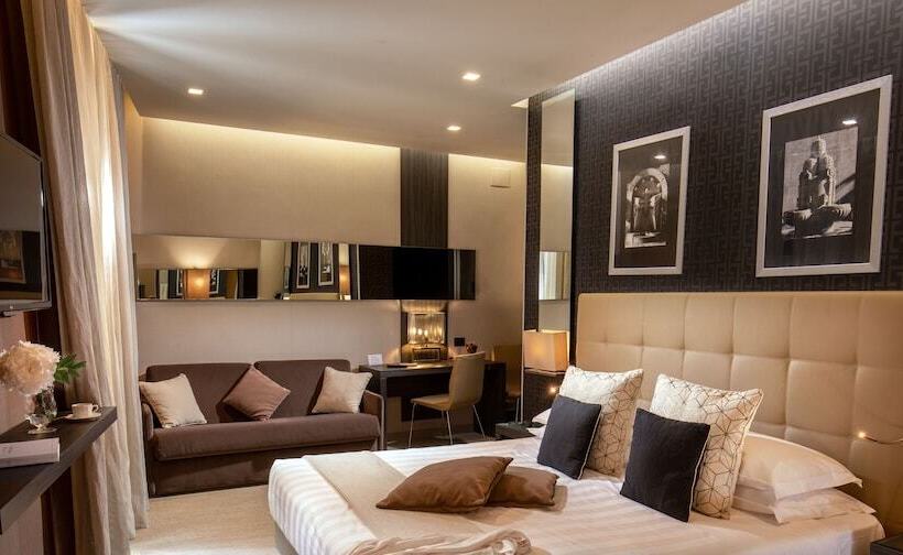 Camera Superiore, Condotti Boutique