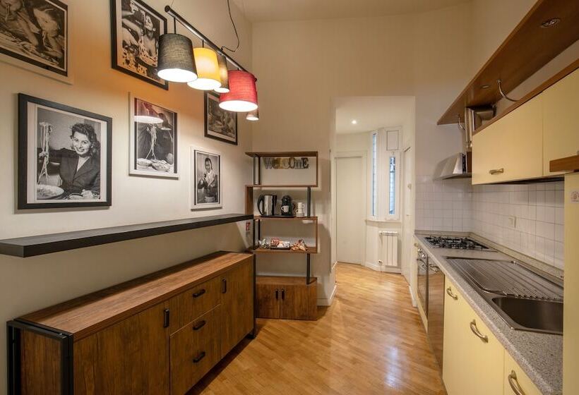 Appartamento 1 Camera da Letto, Condotti Boutique