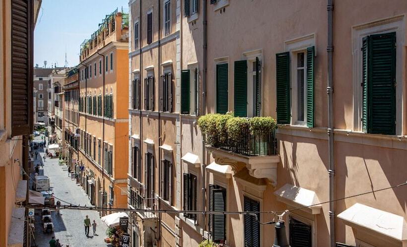 Camera Superiore, Condotti Boutique