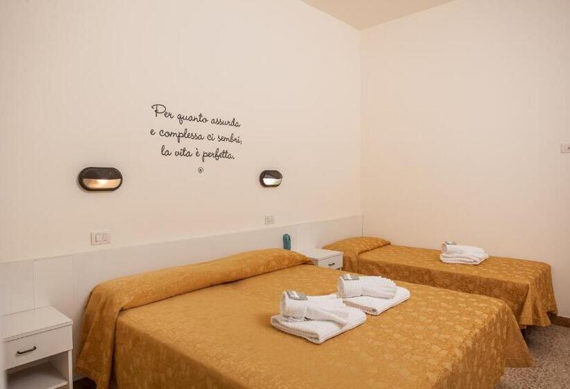 Economy Triple Room, Confort