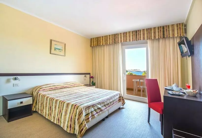 Standard-huone, Fabricia