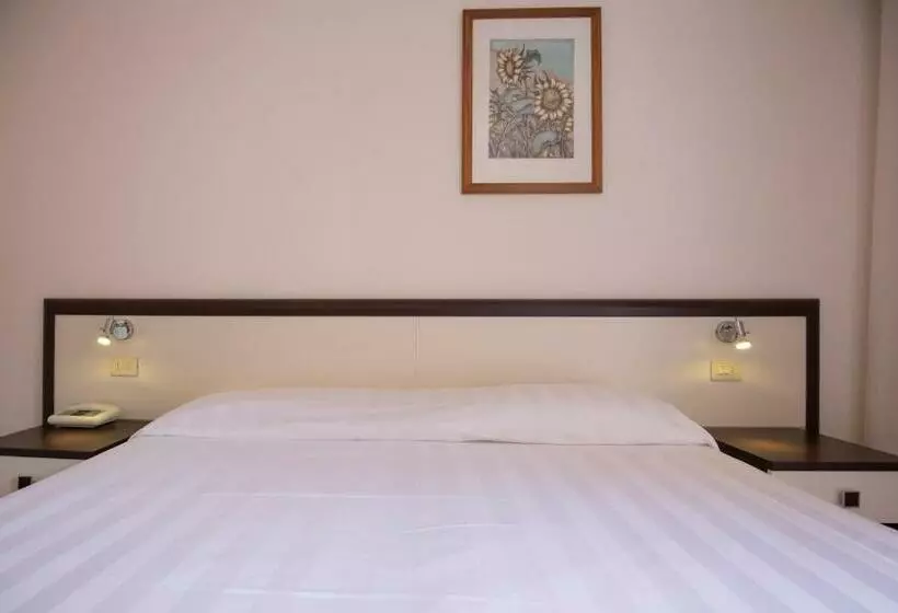 Standard Kolmen Hengen Huone, Fabricia