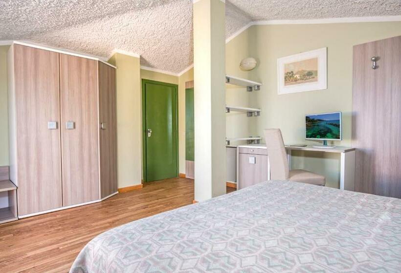 Triple Room Sea View, Fabricia