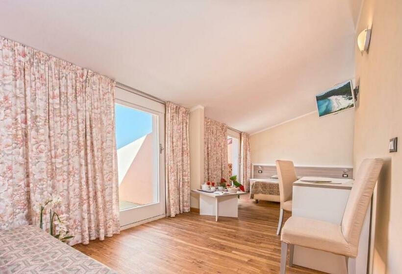 Triple Room Sea View, Fabricia