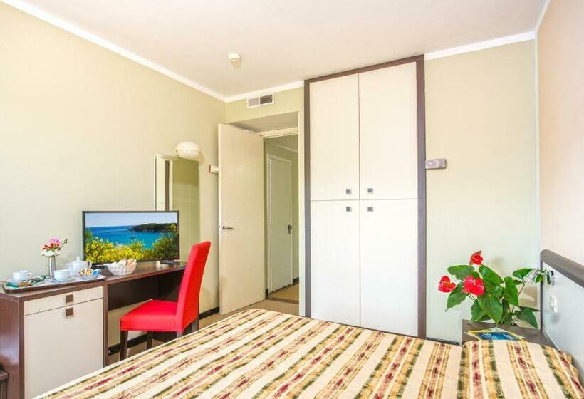 Triple Room Sea View, Fabricia