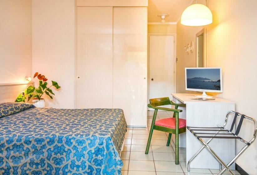 Triple Room Sea View, Fabricia