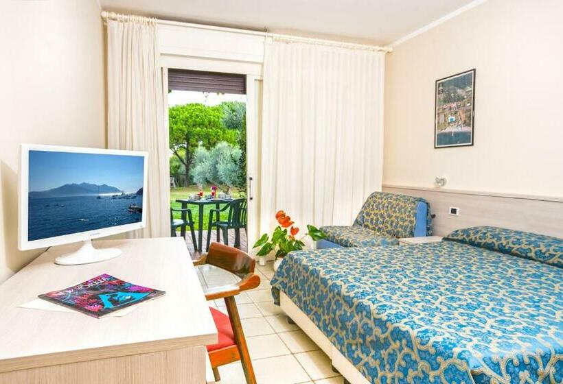 Triple Room Sea View, Fabricia