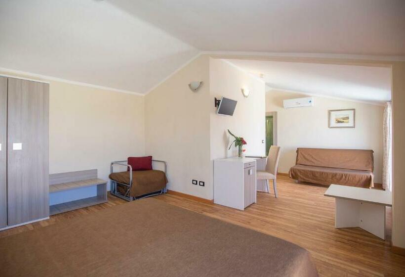 豪华海景房带阳台, Fabricia