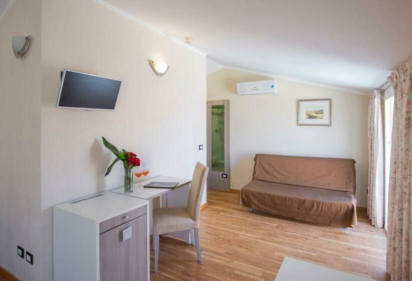 豪华海景房带阳台, Fabricia