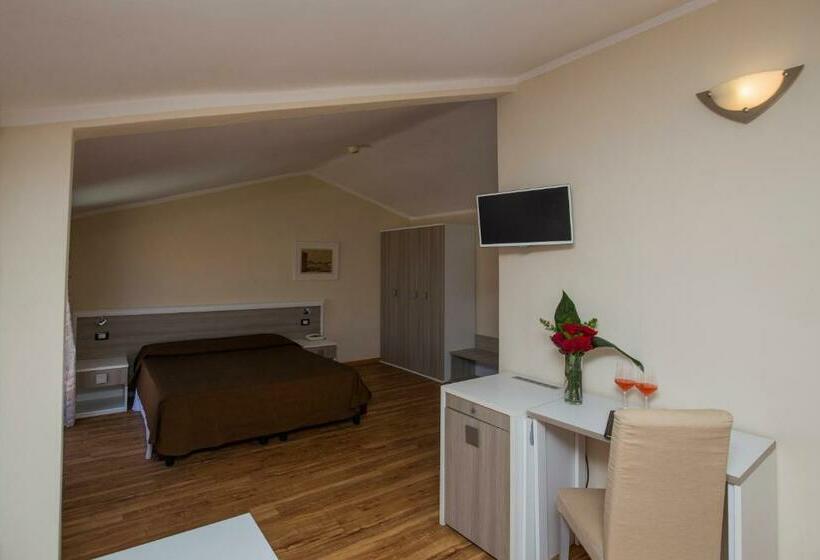 豪华海景房带阳台, Fabricia