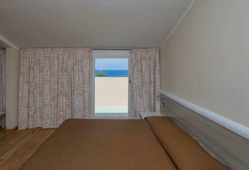 豪华海景房带阳台, Fabricia