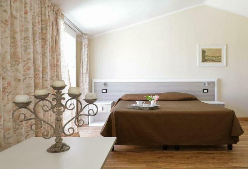 豪华海景房带阳台, Fabricia