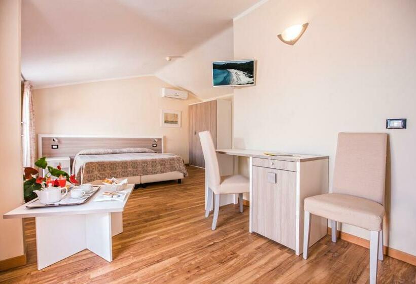 豪华海景房带阳台, Fabricia