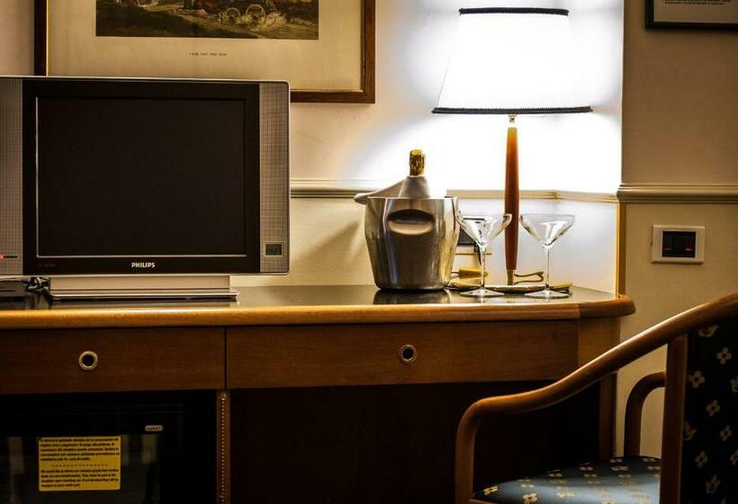 اتاق استاندارد سه نفره, Flora