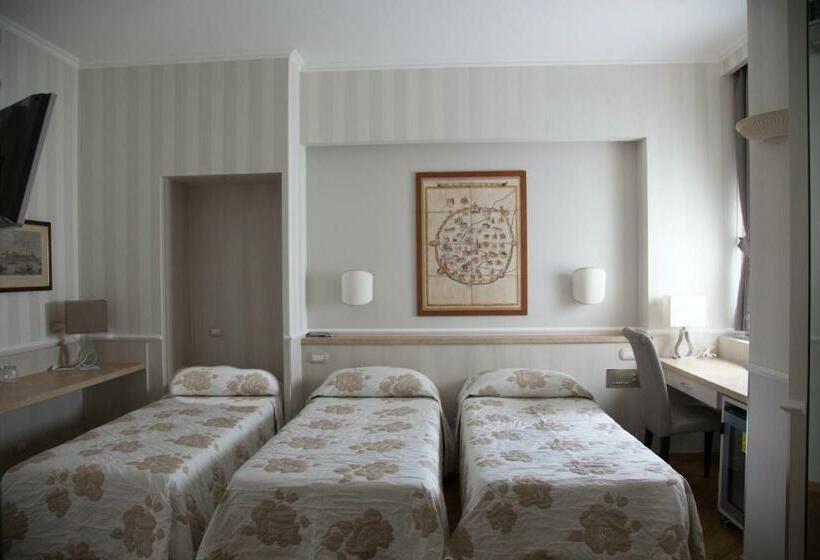 اتاق استاندارد سه نفره, Flora