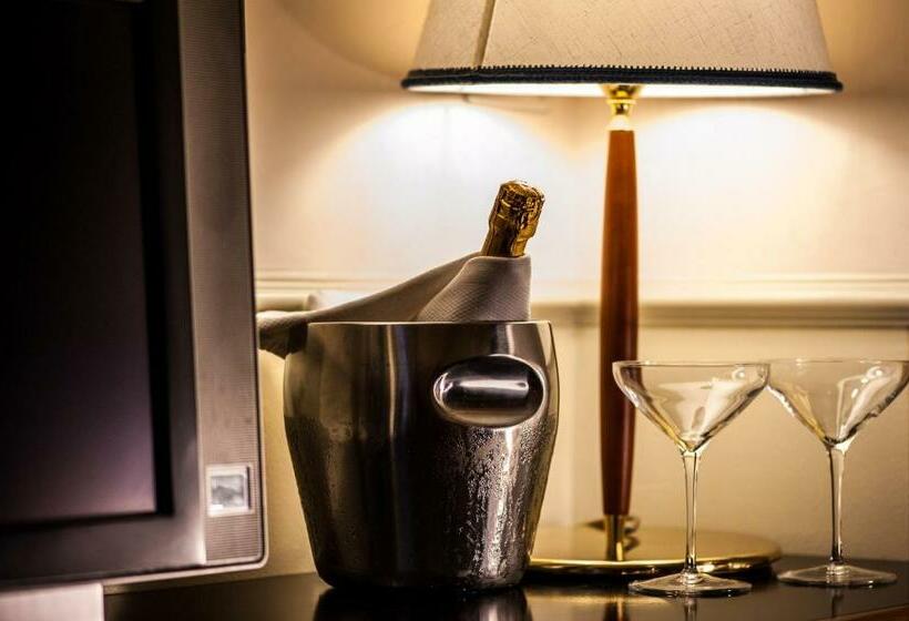 اتاق استاندارد سه نفره, Flora