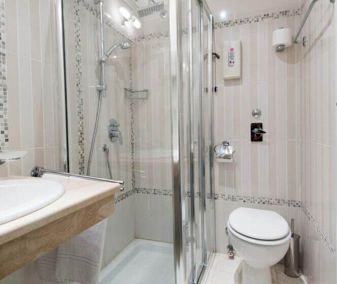 اتاق استاندارد سه نفره, Flora