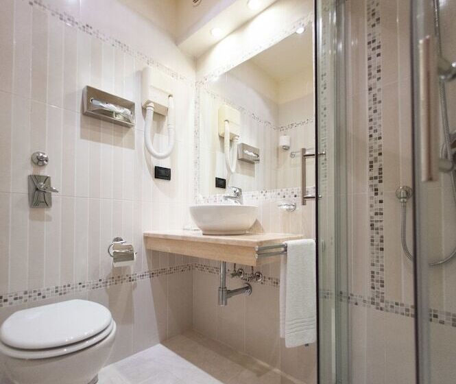 اتاق استاندارد سه نفره, Flora