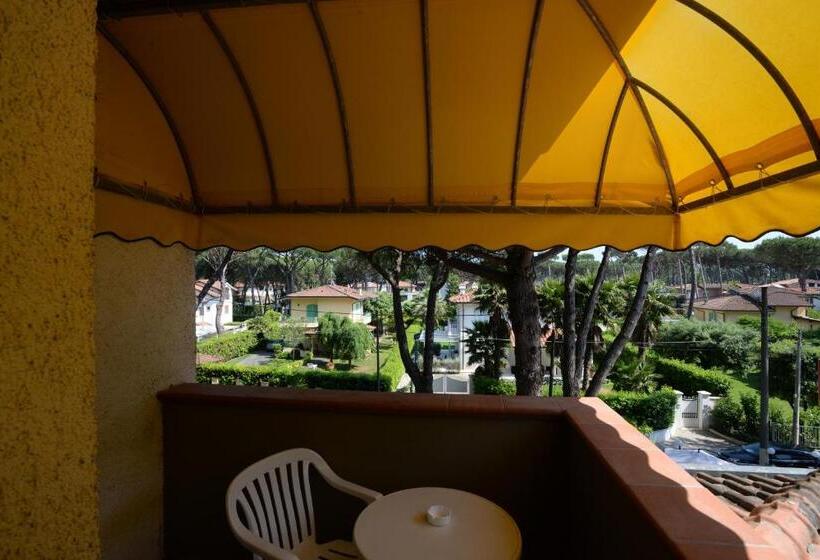 חדר סטנדרט לשלושה עם מרפסת, Giulio Cesare