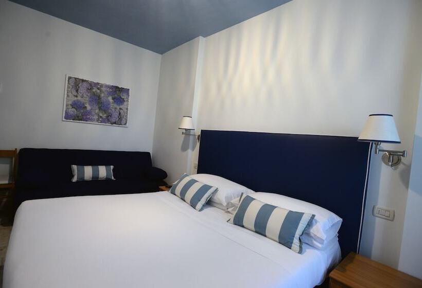 غرفة كلاسيكية ثلاثية, Giulio Cesare