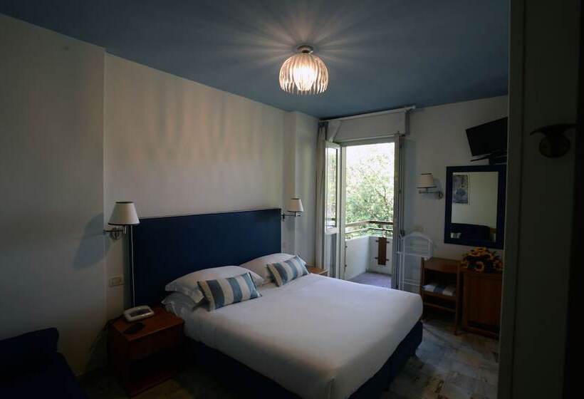 חדר קלאסי לשלושה, Giulio Cesare