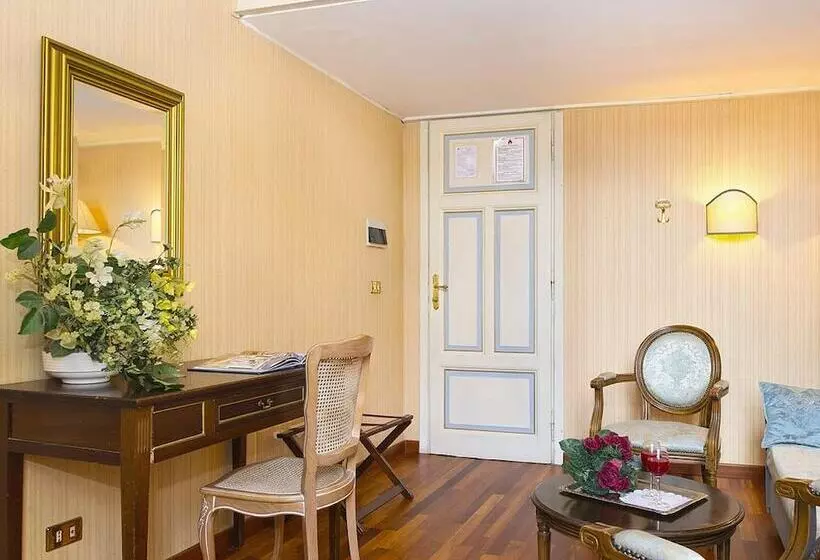 اتاق خانوادگی, Grande Albergo Quattro Stagioni