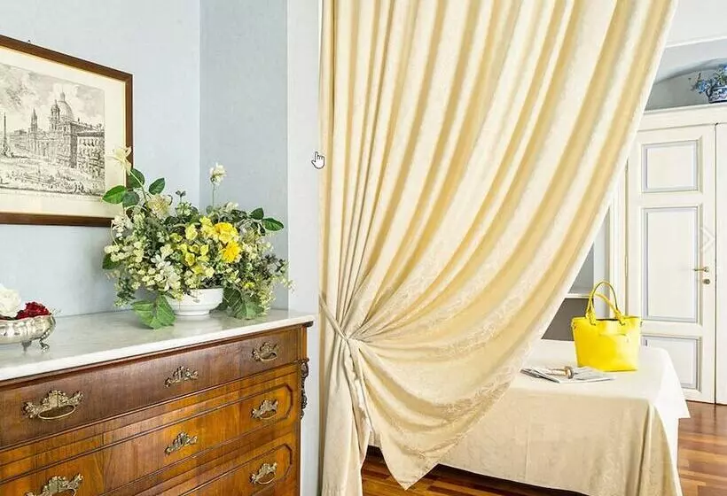 اتاق خانوادگی, Grande Albergo Quattro Stagioni