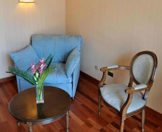 اتاق خانوادگی, Grande Albergo Quattro Stagioni