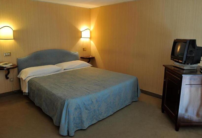 غرفة عائلية, Grande Albergo Quattro Stagioni