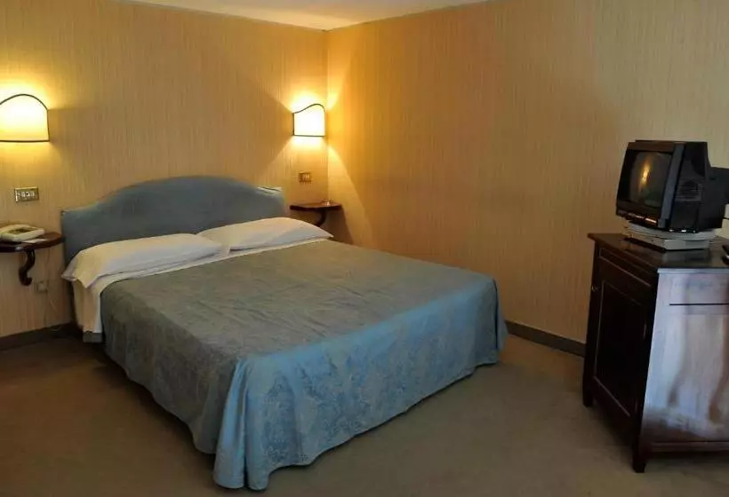 اتاق خانوادگی, Grande Albergo Quattro Stagioni