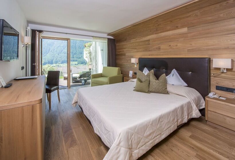 标准三人间, Grien