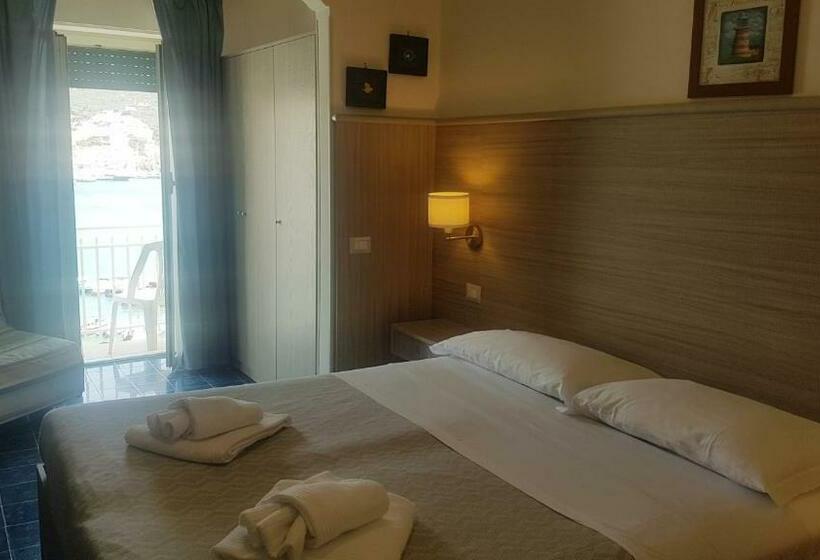 غرفة قياسية مطلّة علي البحر مزوَّدة بشُرفة, La Baia