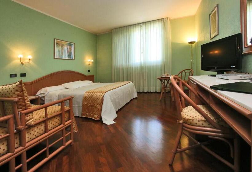 اتاق استاندارد, Le Ville