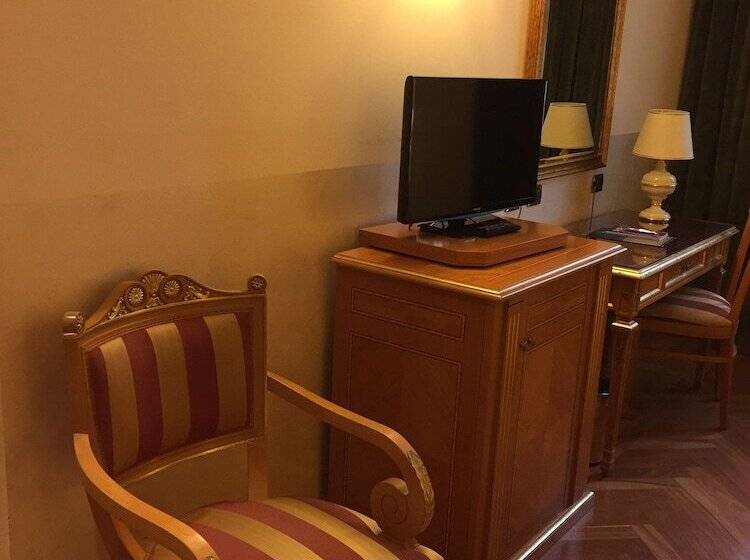 标准三人间, Marconi