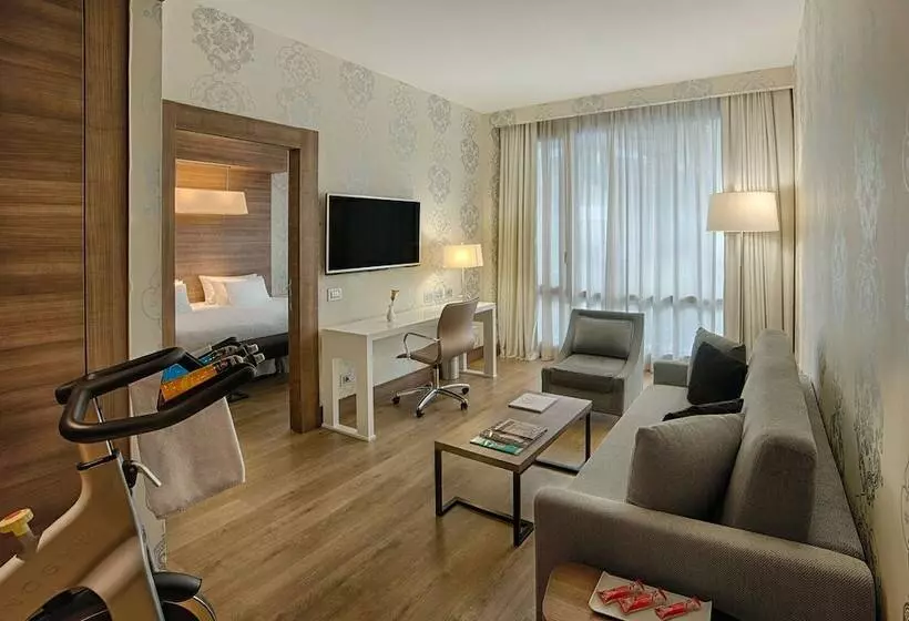 سوییت جونیور, NH Collection Milano President
