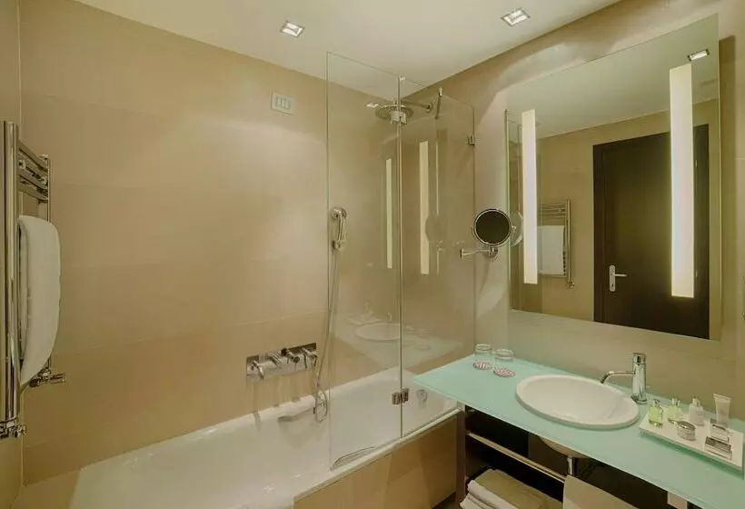 اتاق خانوادگی تودرتو, NH Collection Milano President