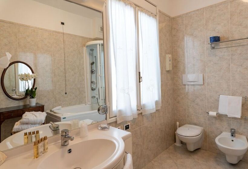 سوییت جونیور, Phi Hotel Canalgrande