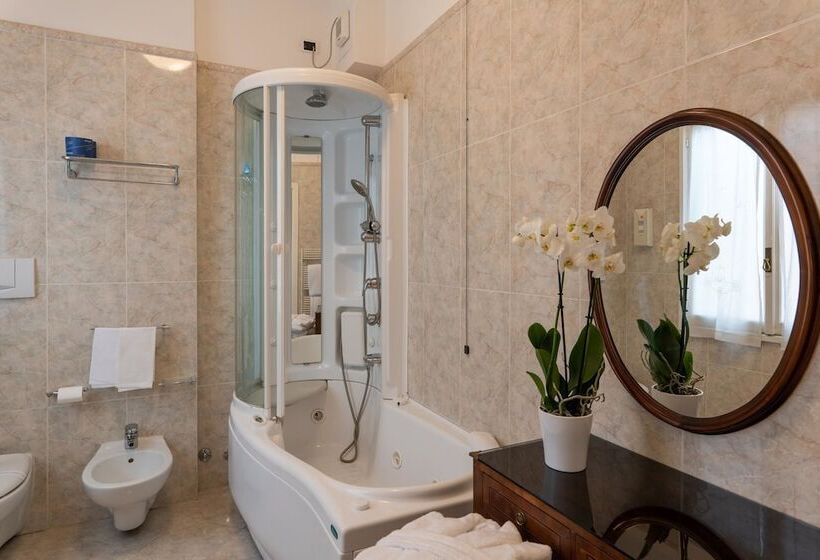 سوییت جونیور, Phi Hotel Canalgrande