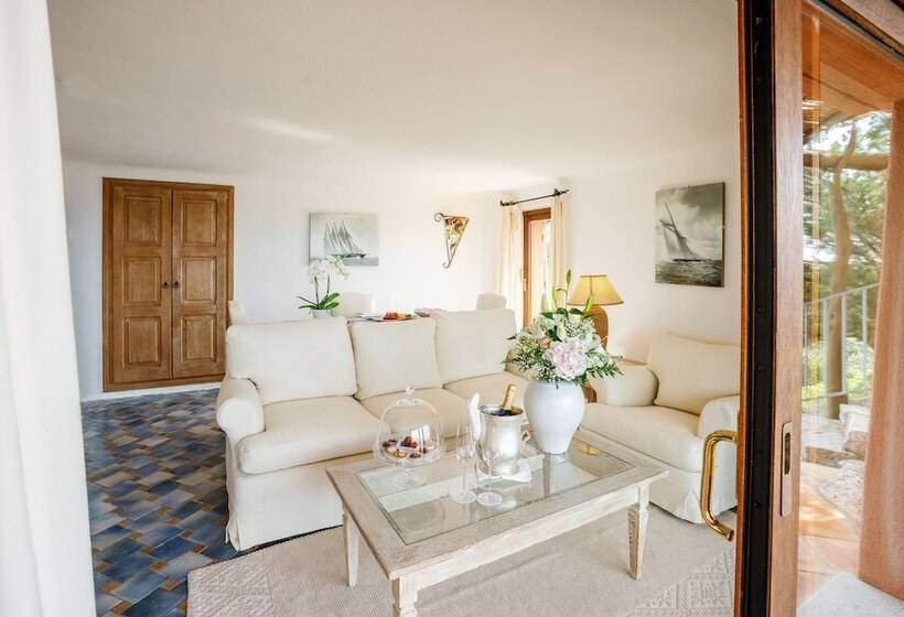 Люкс с Бассейном, Pitrizza