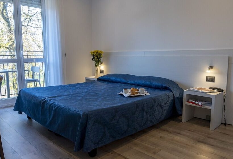 اتاق استاندارد سه نفره, Rex Milano