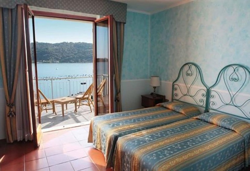 Triple Room Sea View, Royal Sporting