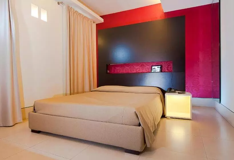 Habitació Superior, Savoy