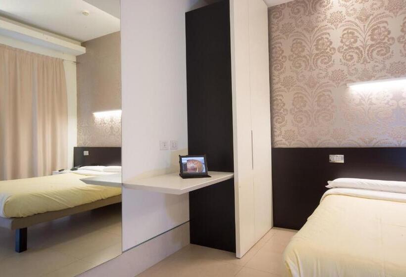 이코노미 룸, Savoy