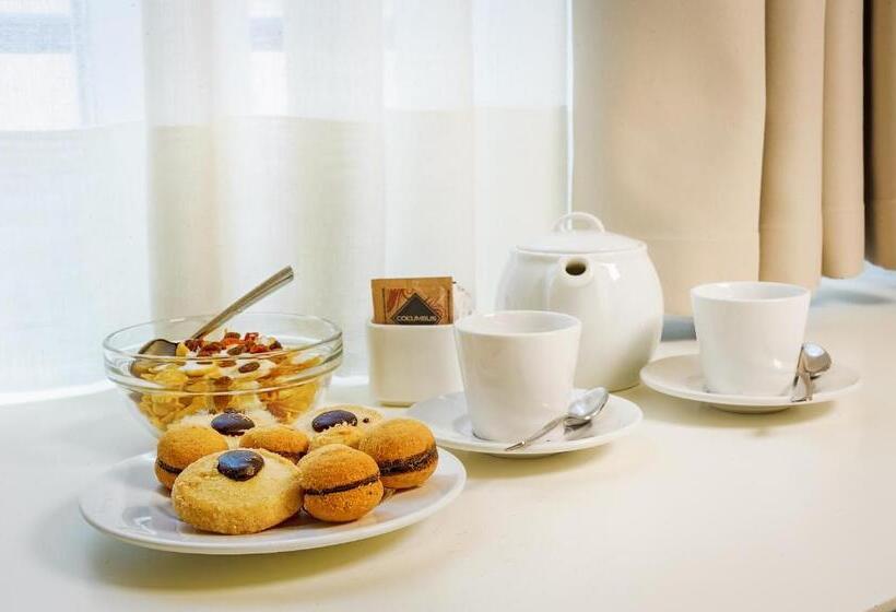 이코노미 룸, Savoy