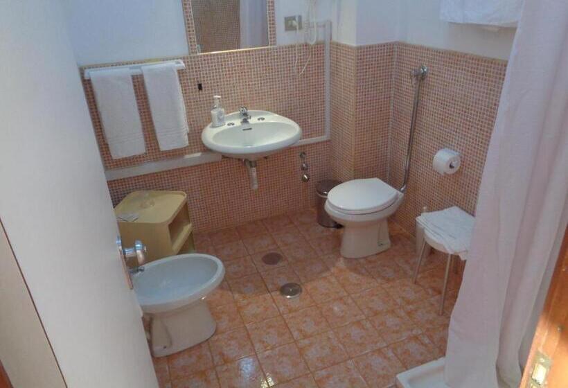 트리플 클래식 룸, Siris