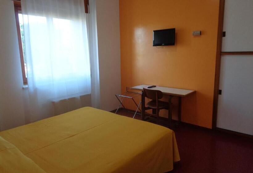 이코노미 룸, Siris