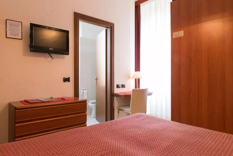 Quarto Triplo Standart, Stella