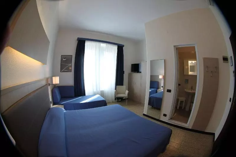 Quarto Triplo Standart, Stella