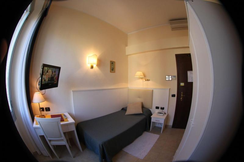 غرفة قياسية فردية, Stella