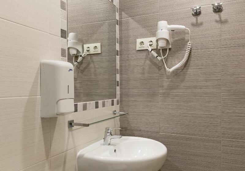 غرفة قياسية ثلاثية, Stella